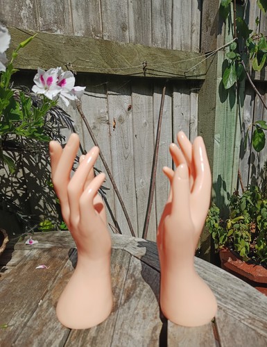 Kitsch mannequin left hand - mannequin, x